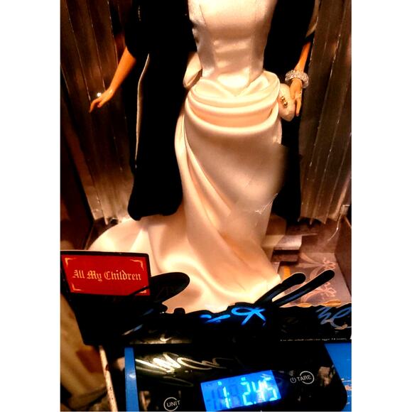 1998 Daytime Drama Collection 1st in Series All My Children "Erica Kane" Barbie - Picture 7 of 7